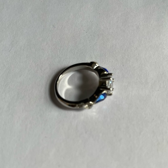 Silver Toned Fashion Ring Size 6.5 - Picture 5 of 6